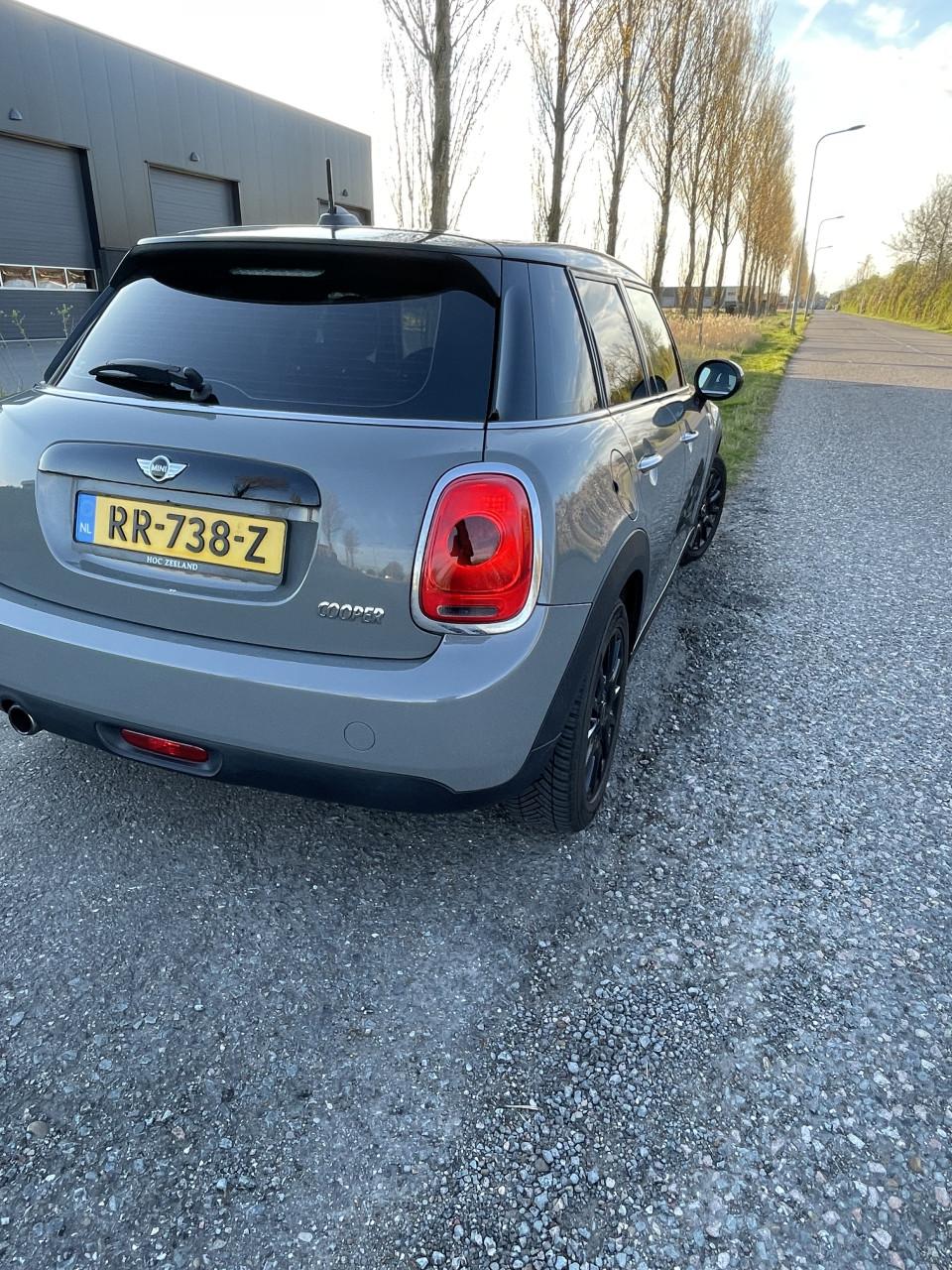Te koop MINI Cooper 1.5 Business (origineel NL, 5-deurs, BT, Navi)