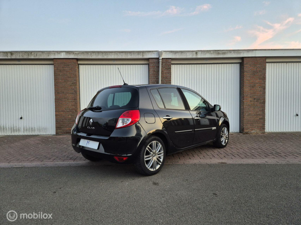 Renault Clio 1.6 dynamique automaat / 5-deurs / airco / cruisecontrol / pan