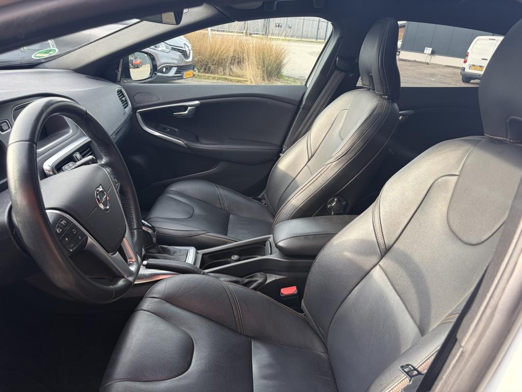 Volvo V40 cross country 2.0 t4 summum automaat | leer | trekhaak | styling 