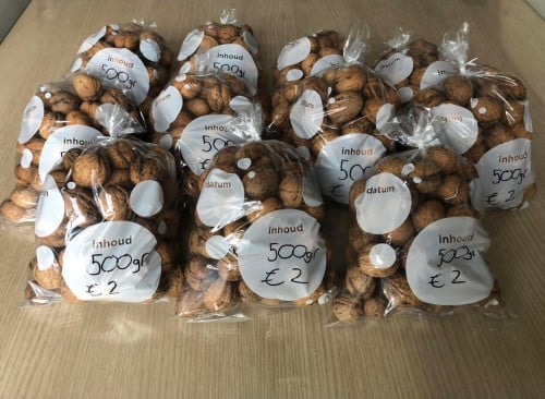 De laatste walnoten van dit jaar ! 2 euro per zakje.