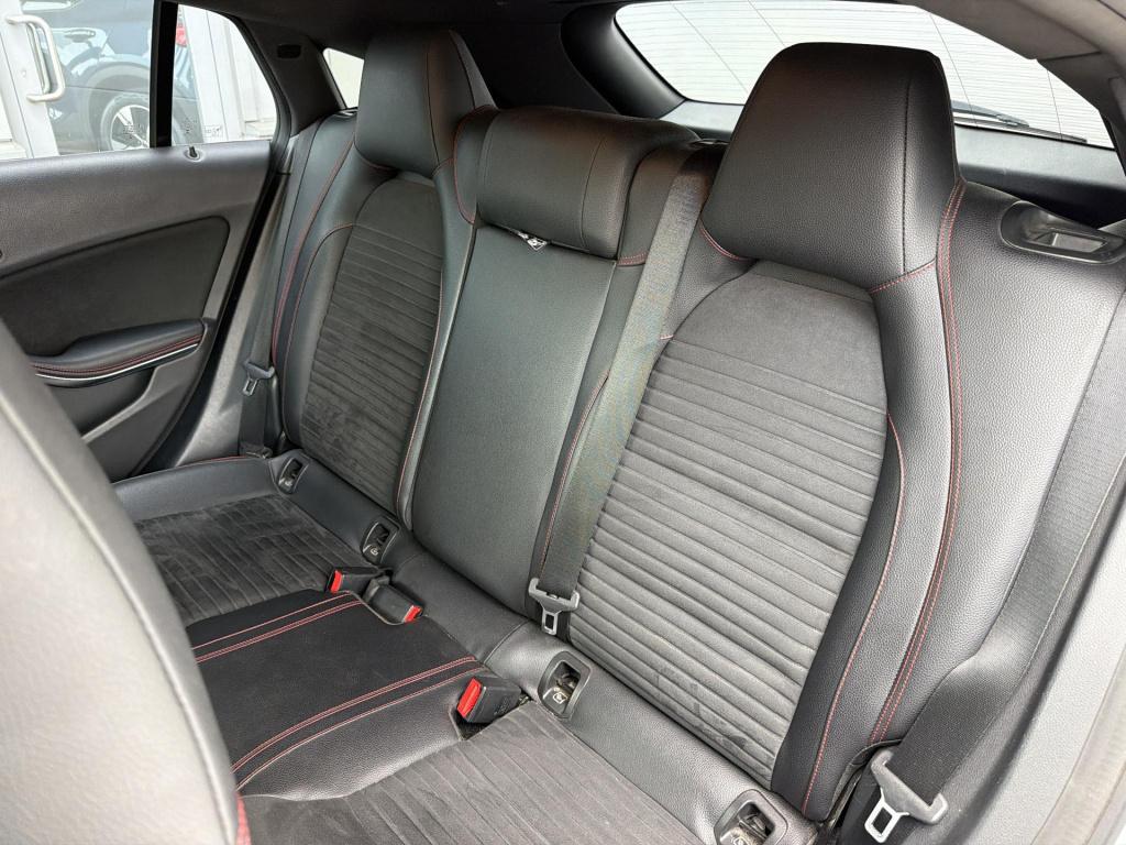 Mercedes-Benz Cla shooting brake 180 business solution amg