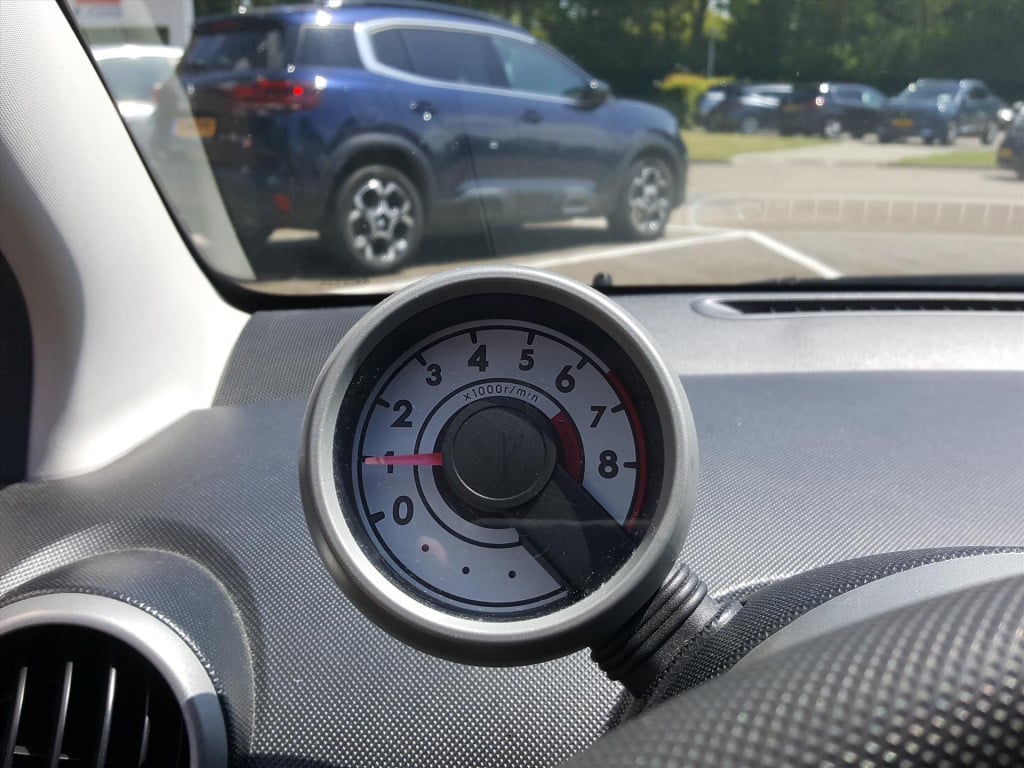 Peugeot 107 1.0 12v 5d 2-tronic automaat airco | lm-velgen | radio met cd-s