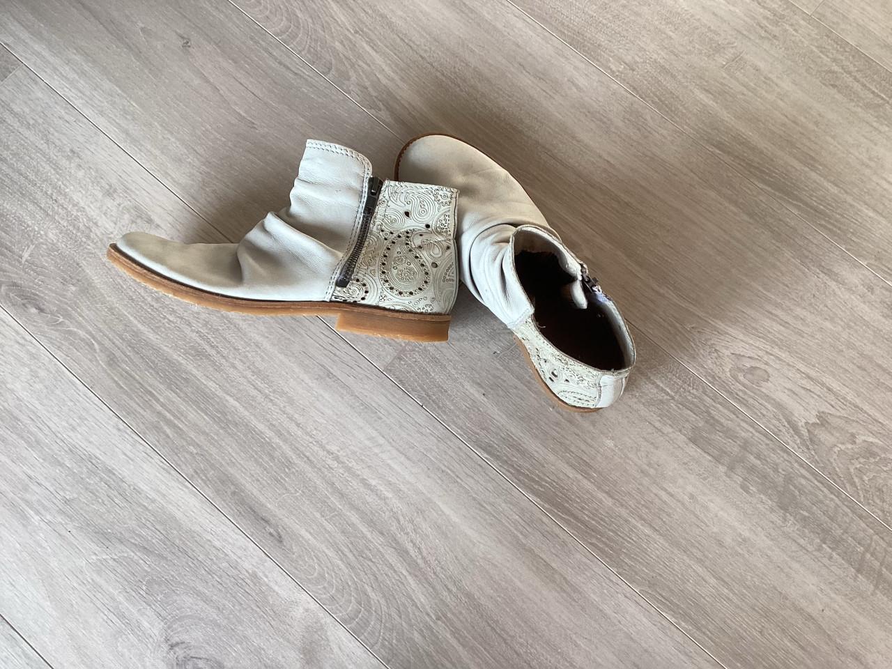 Enkellaarsjes suede weinig gedragen maat 37