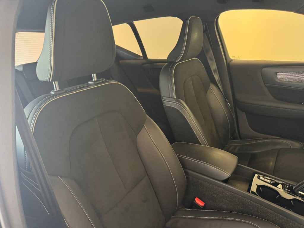 Volvo XC40 1.5 t4 recharge r-design expression