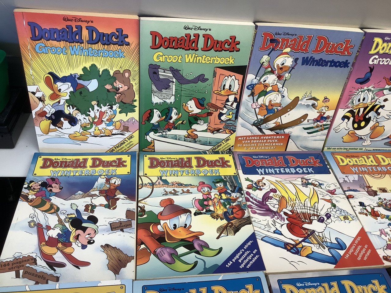 Grote stapel Donald Duck vakantie- en winterboeken.  Alleen af te halen.