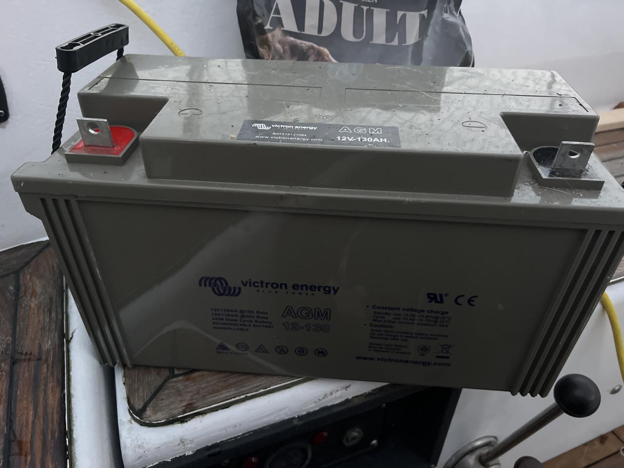 Victron AGM 12 V - 130 AH huishoud accu