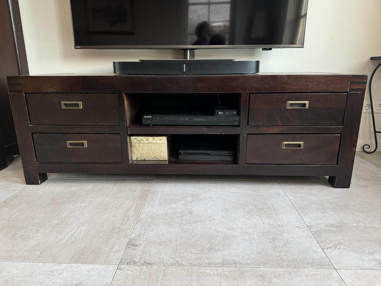 Meubels, kasten, eettafel, tv-meubel, vitrinekast