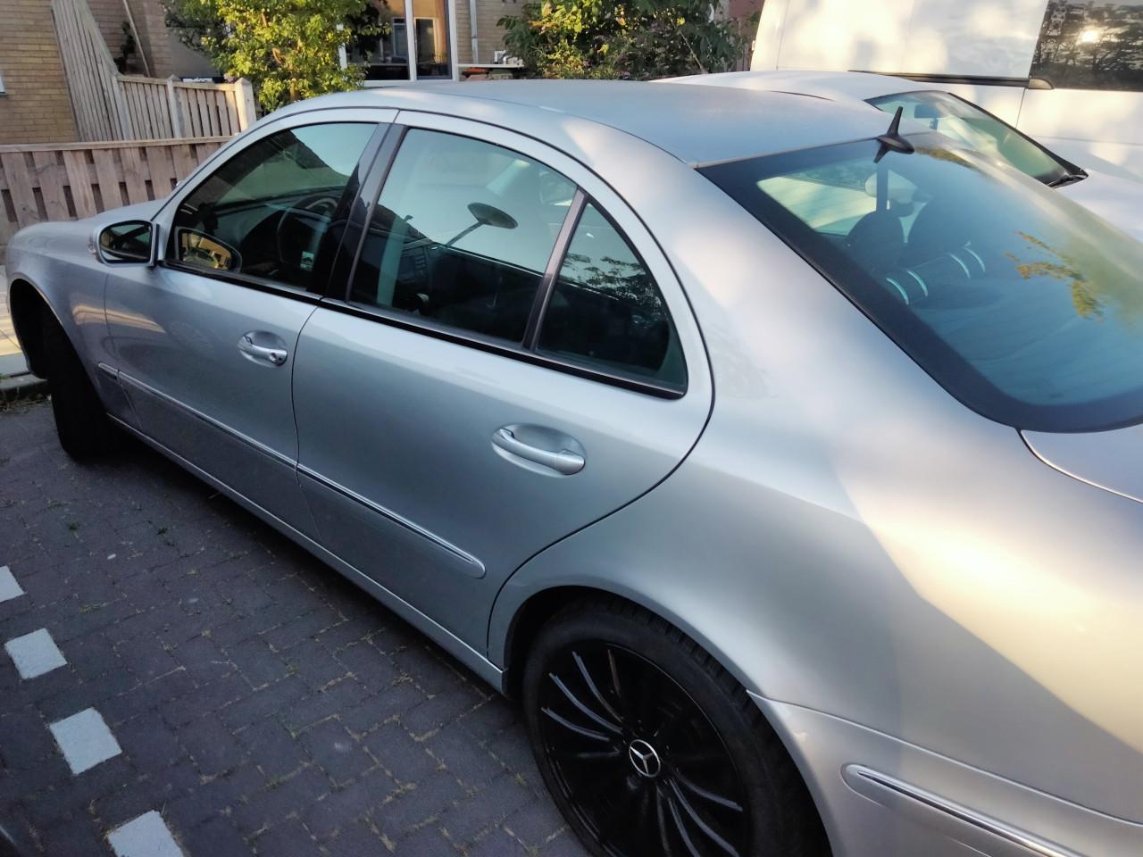 Mercedes E 240