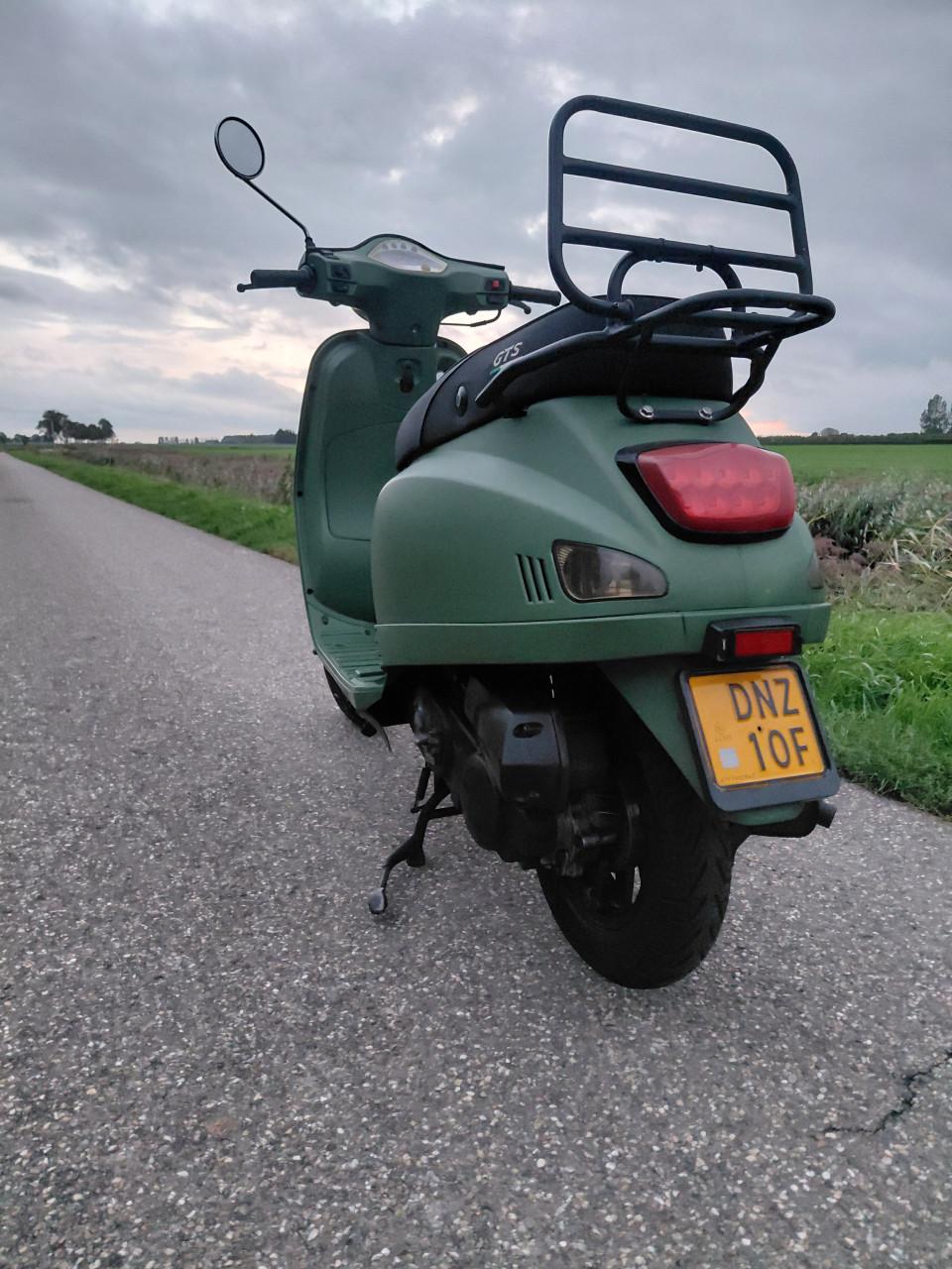 Nette scooter te koop
