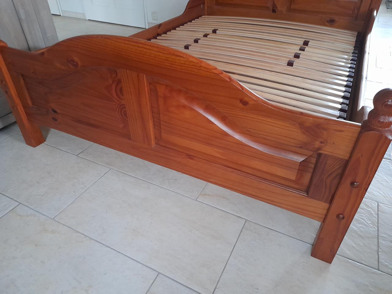 Houten bed 140 x 200 ( in goede nette staat )