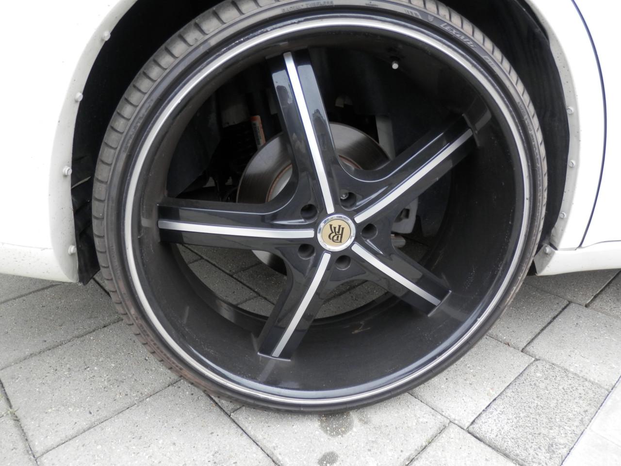 Auto Garant Biedt Aan: Chrysler 300c Special Edition