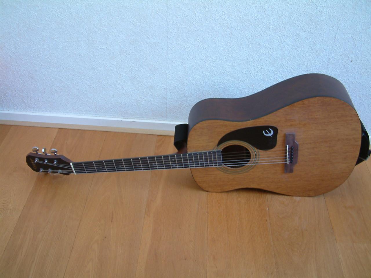 Epiphone  gitaar western met koffer epiphone   gitaar goede heldere klank