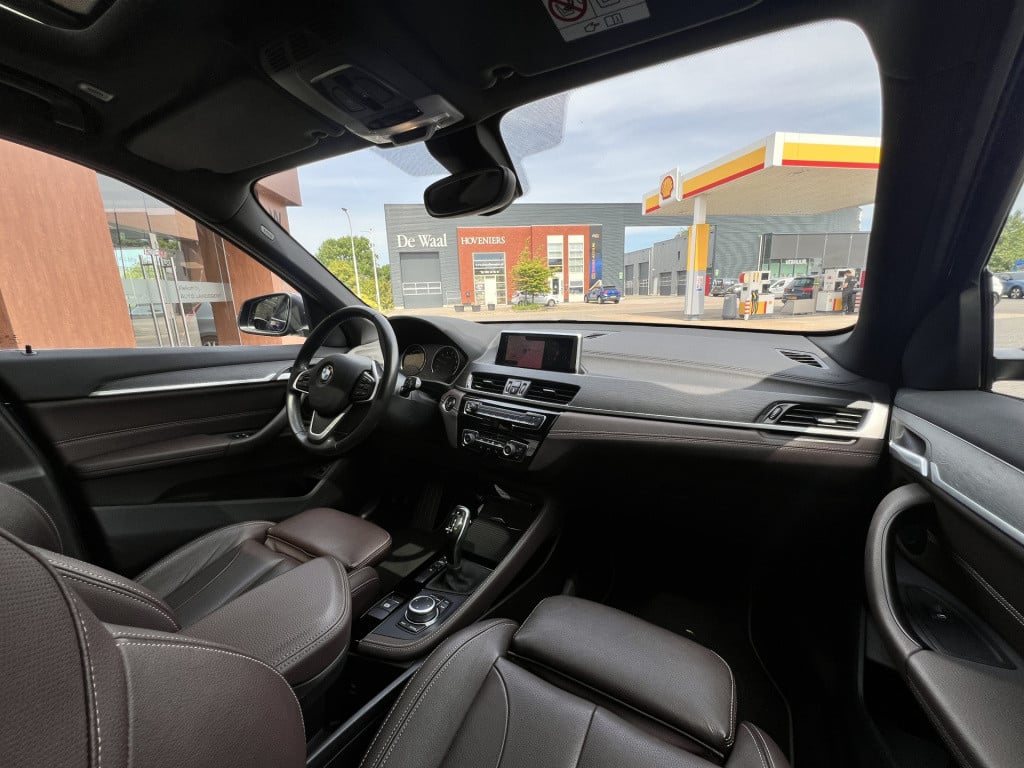 BMW X1 sdrive18i high executive - xline | leder | panorama | sportstoel | n