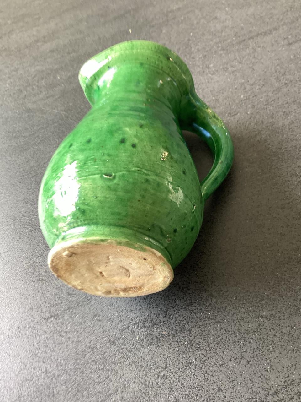 Vintage Kannetje.  Groen geglazuurd aardewerk.