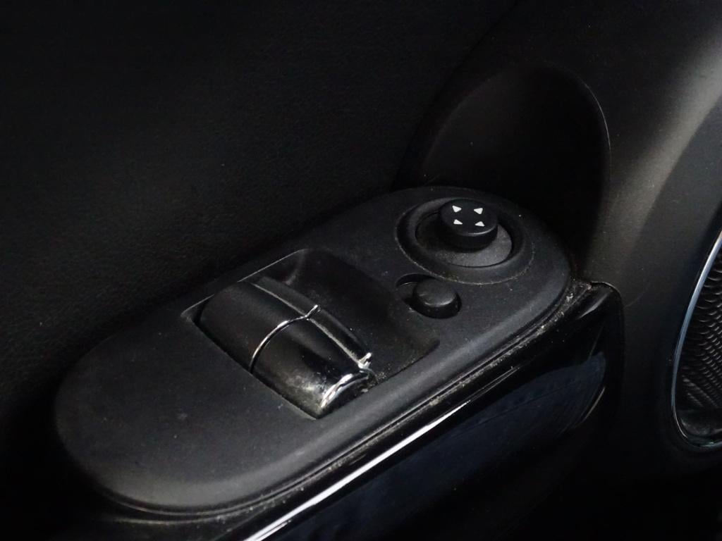 Mini Cooper mini 1.5 chili serious business | clima | bluetooth | cruise