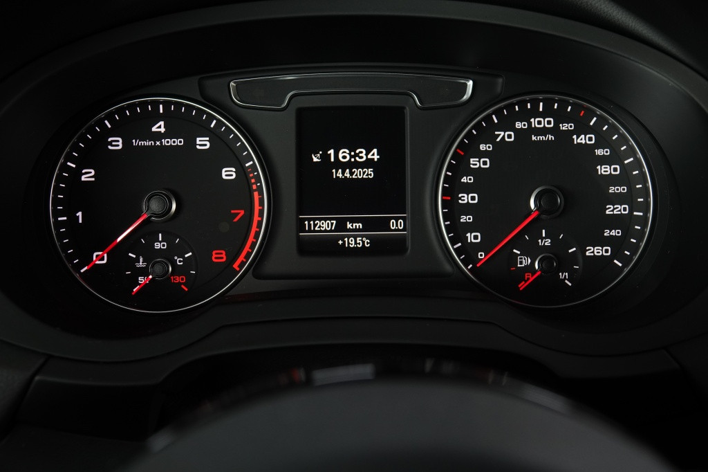 Audi Q3 s-line | drive select | bose | pdc |