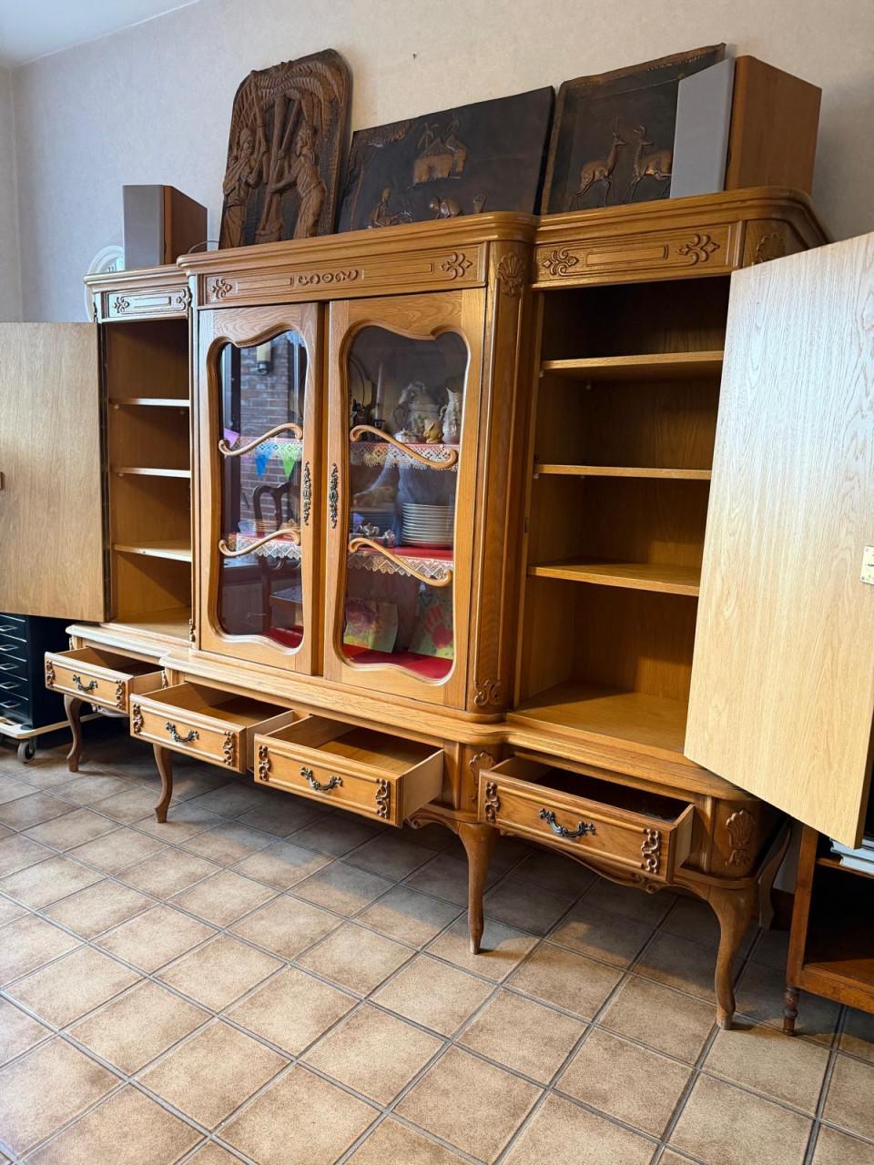 Klassiek massief eiken wandkast