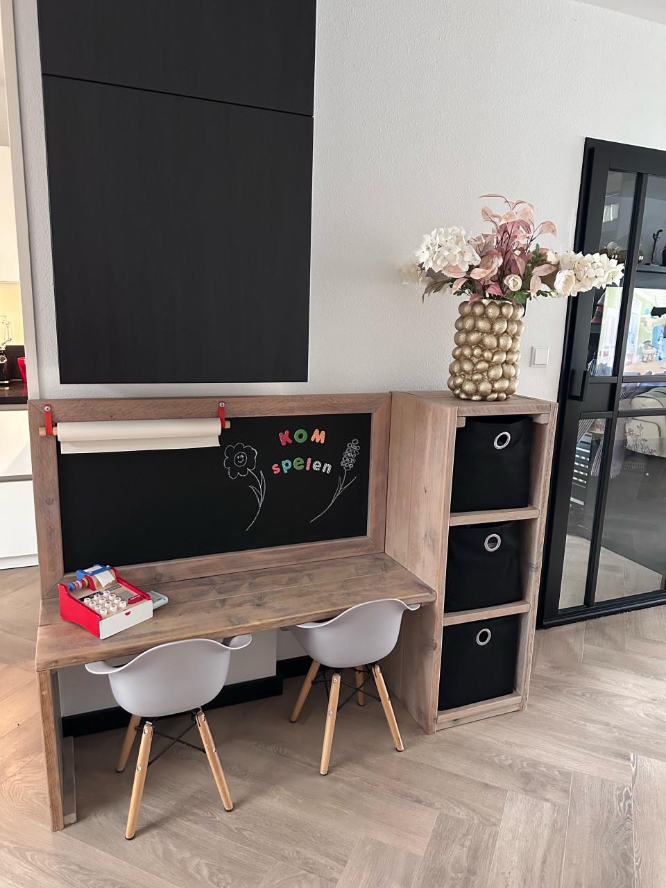 Steigerhouten kinderbureau met krijtbord en magneetfunctie