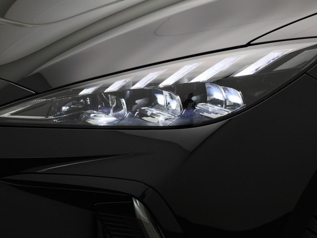 MG Mg4 long range 64kwh luxury | navi | led koplampen | 360 camera | stoelv