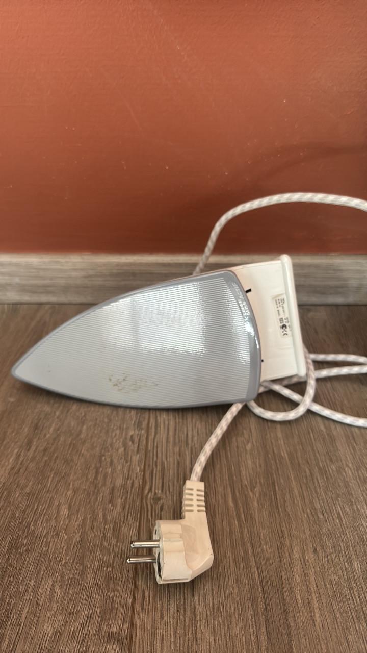 Strijkijzer met strijkplank