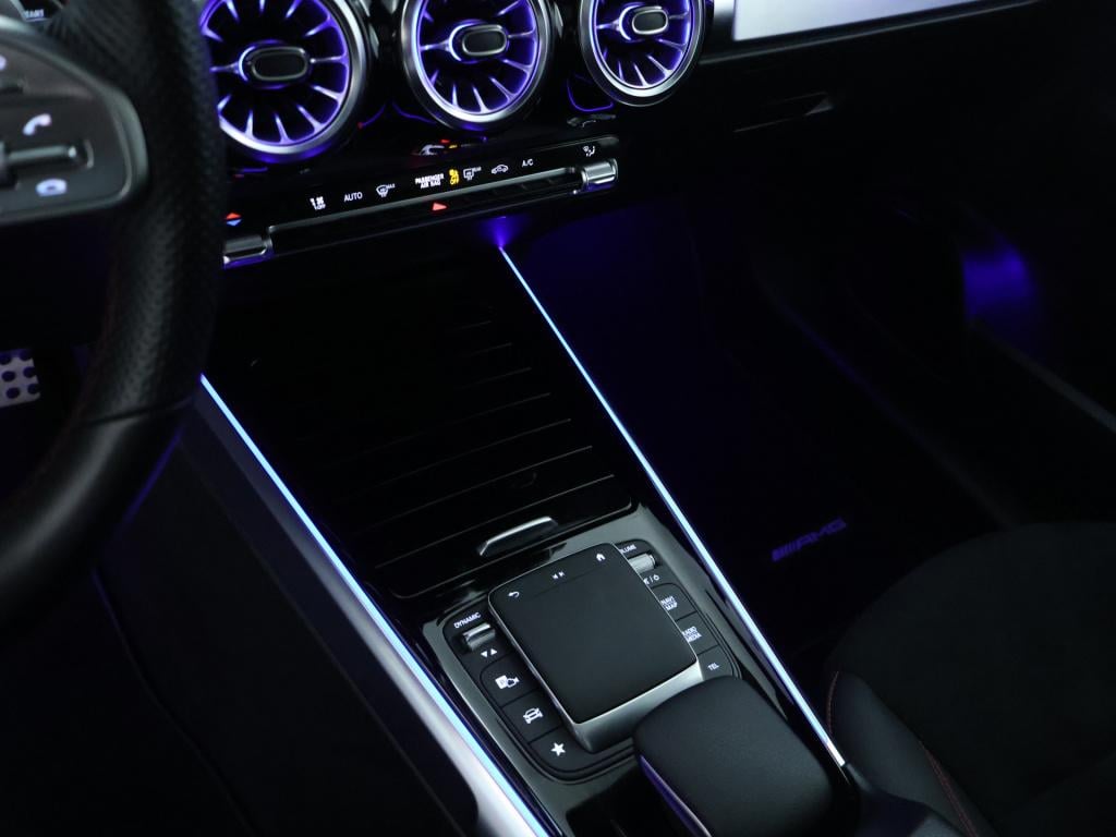 Mercedes-Benz Glb 200 amg line | panoramadak | trekhaak | cruise control | 