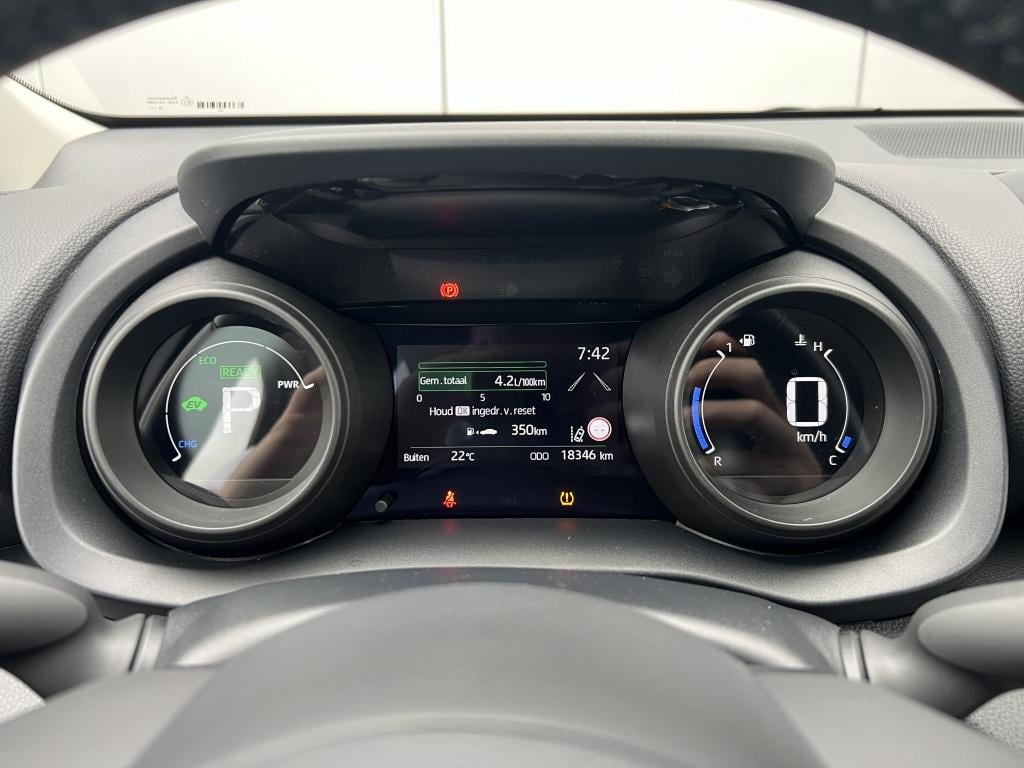 Toyota Yaris 1.5 hyb. 115 first e