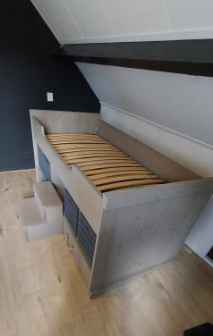 Bed, half hoogslaper.