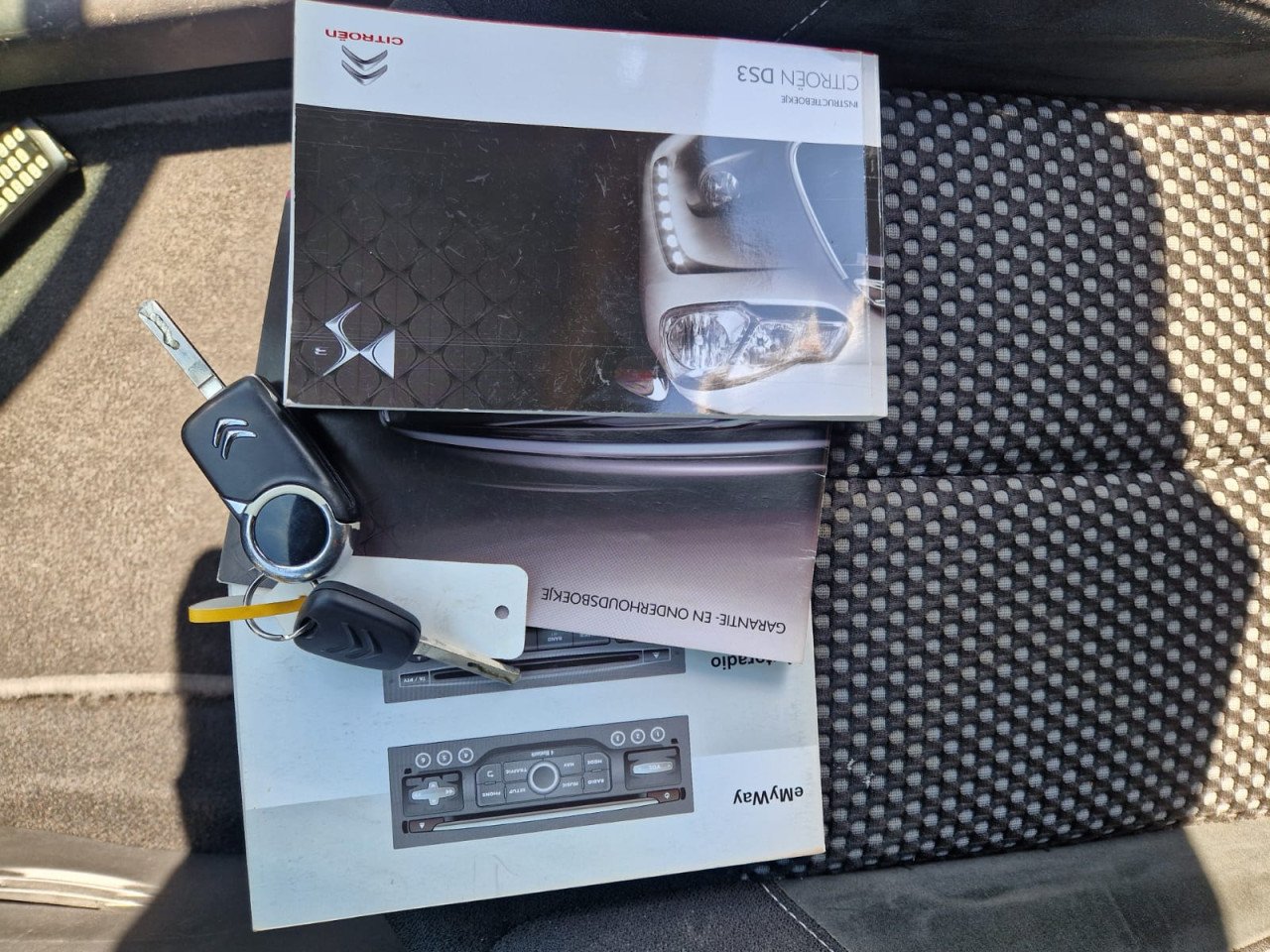 TE KOOP CITROEN DS3 1.2 VTI EURO 5
