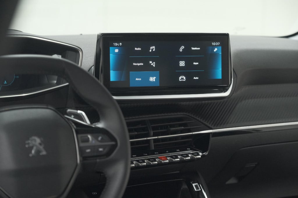 Peugeot 208 puretech 100 eat8 allure pack | camera | navigatie | apple carp