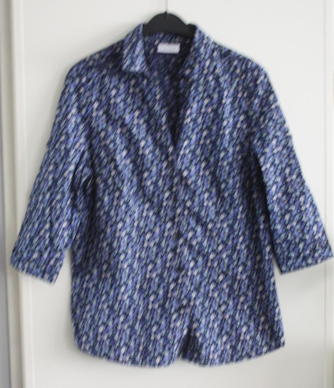 Donkerblauw met bloemen print blouse  maat 42