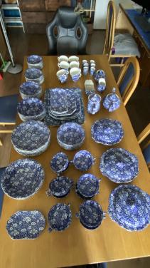 Blauw aardewerk servies