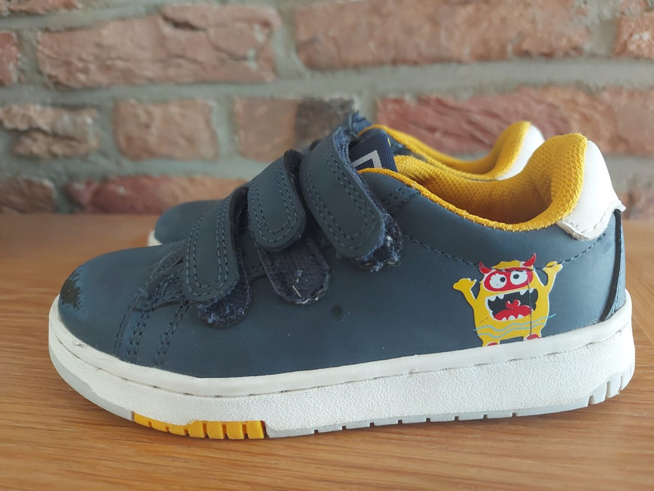 Z.g.a.n. blauw gele sneakers (maat 26 | klittenband | monstertje )