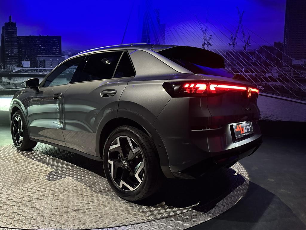 Volkswagen T-roc 1.5 etsi r-line first edition *led*camera*