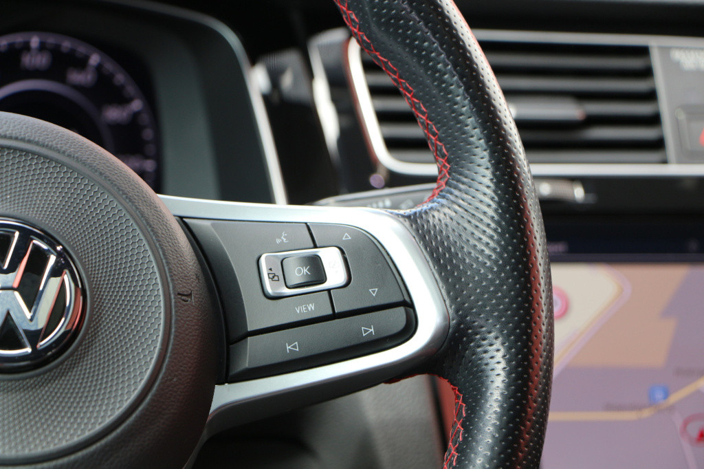 Volkswagen Golf 2.0 tsi gti tcr | akrapovic | pano | discover pro