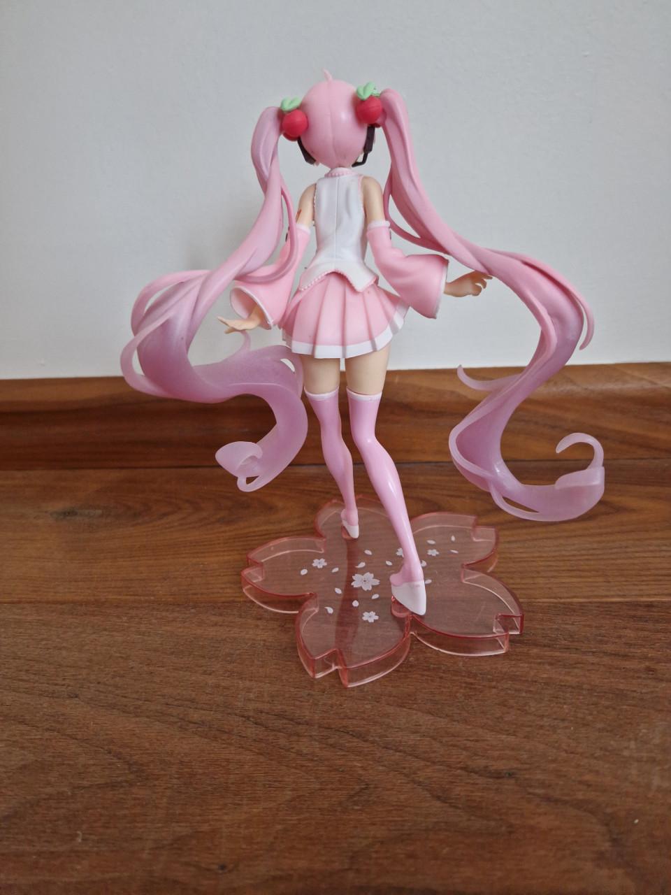 Hatsune Miku figuur en kussenhoes