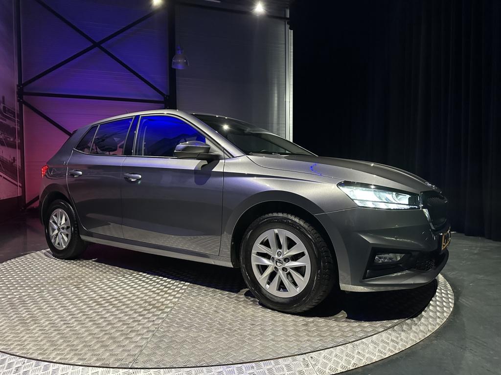 Skoda Fabia 1.0 tsi business edition *camera*pdc*winterpack*app*navi*