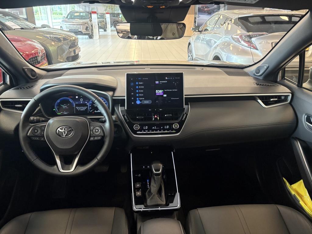 Toyota Corolla Cross hybrid 180 executive | demo | leder |
