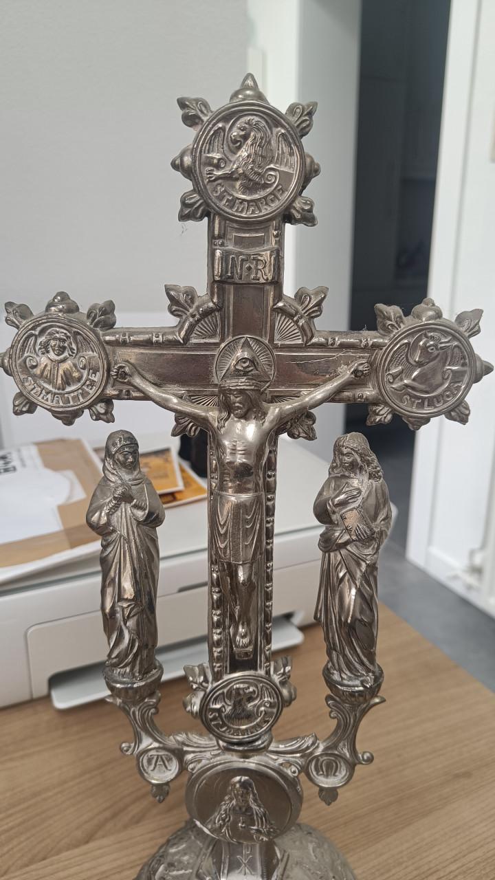 Mooi staand kruisbeeld calveriegroep