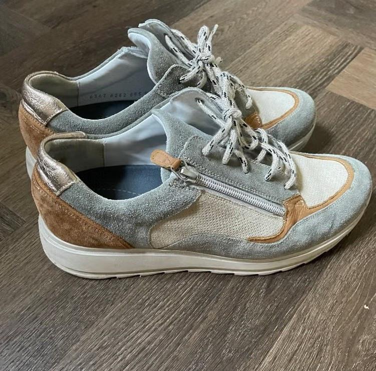 Mooie Durea sneakers wijdte H maat 7