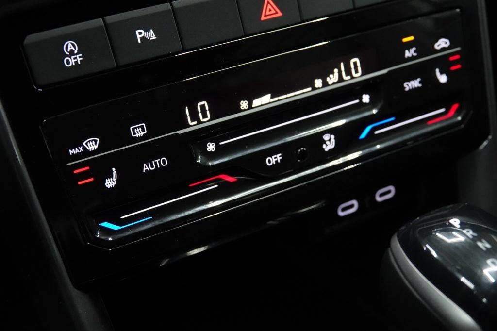 Volkswagen T-cross 1.0 tsi | carplay | acc | stoelverw. | pdc |