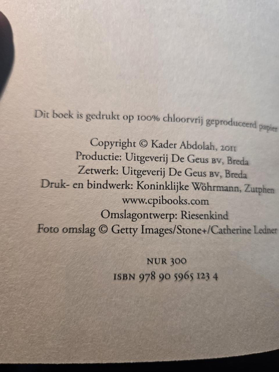 Boek is "De Kraai" geschreven door Kader Abdolah.2011