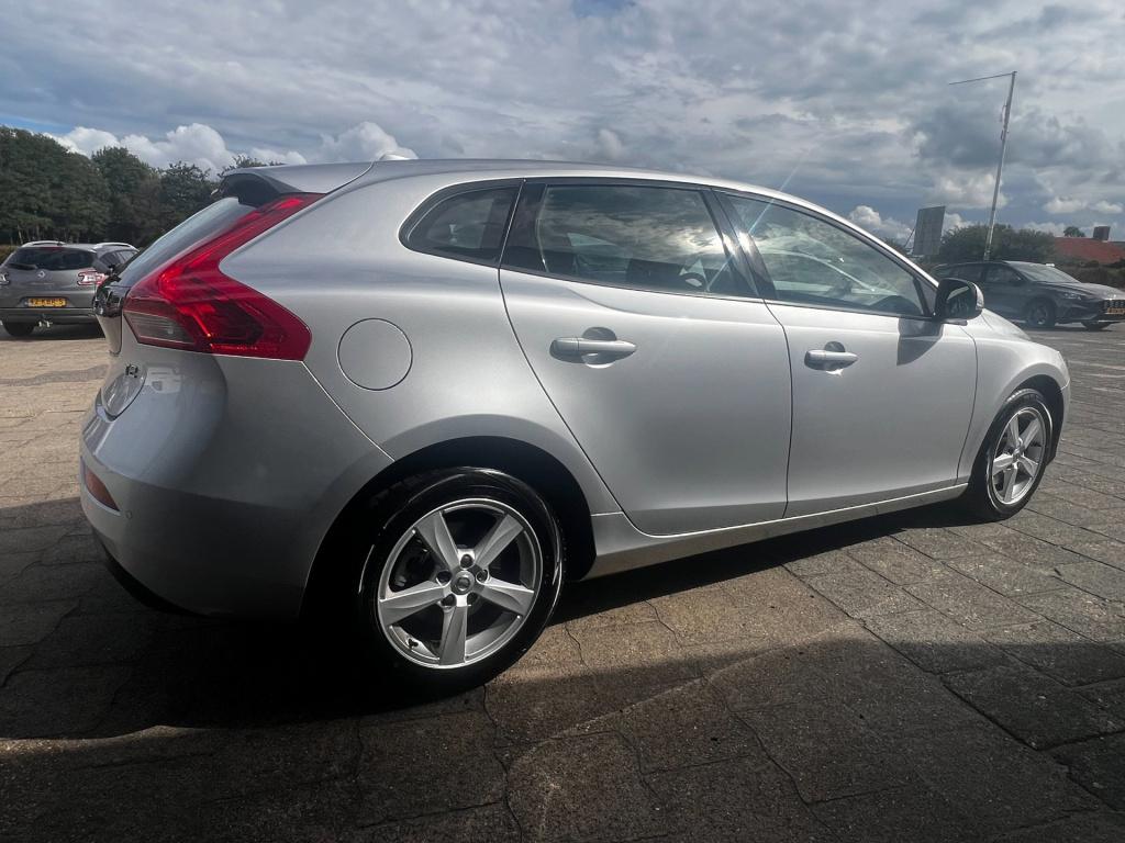 Volvo V40 2.0 t2 momentum, navi, afn. trekhaak enz...