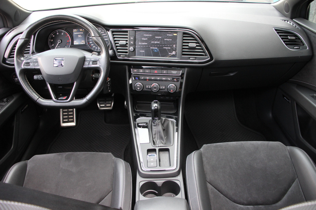 Seat Leon Sportstourer st 2.0 tsi cupra 300 4drive | pano. | camera | 301pk