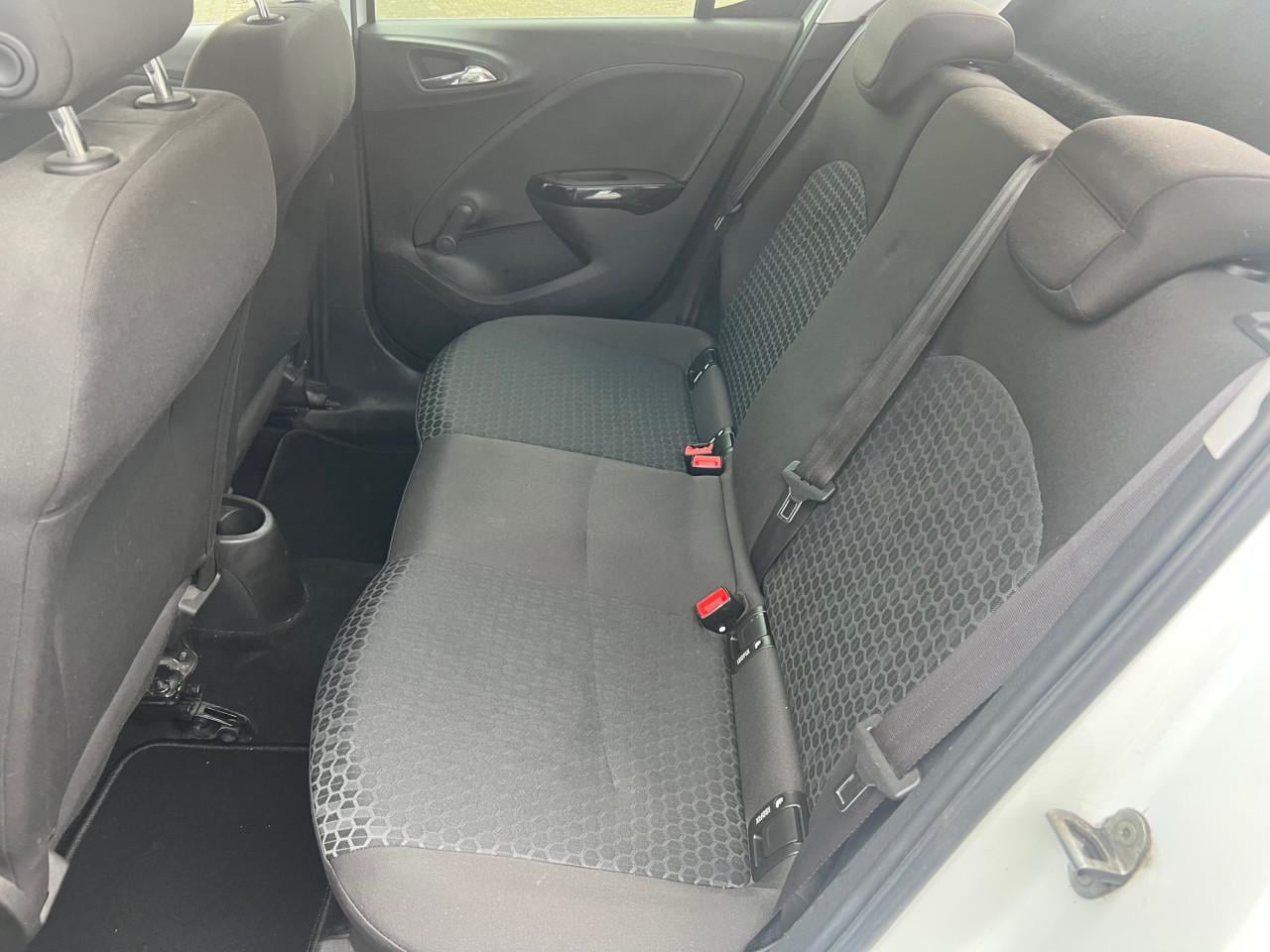 Opel Corsa uit 2018 met slechts 104.300 km, zeer fraai.