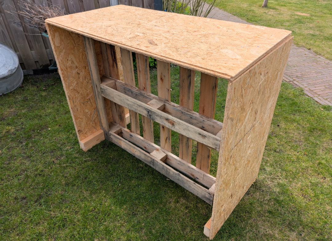 2x houten bar van pallet