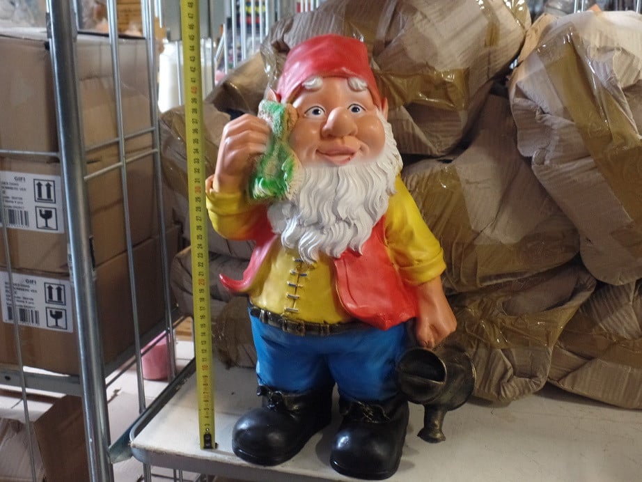 Tuinkabouter goud met zwarte zonnebril