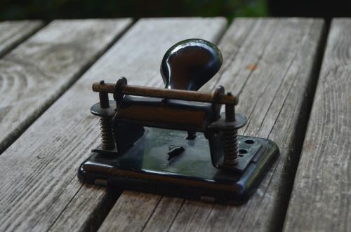 Antieke perforator, met opvang!