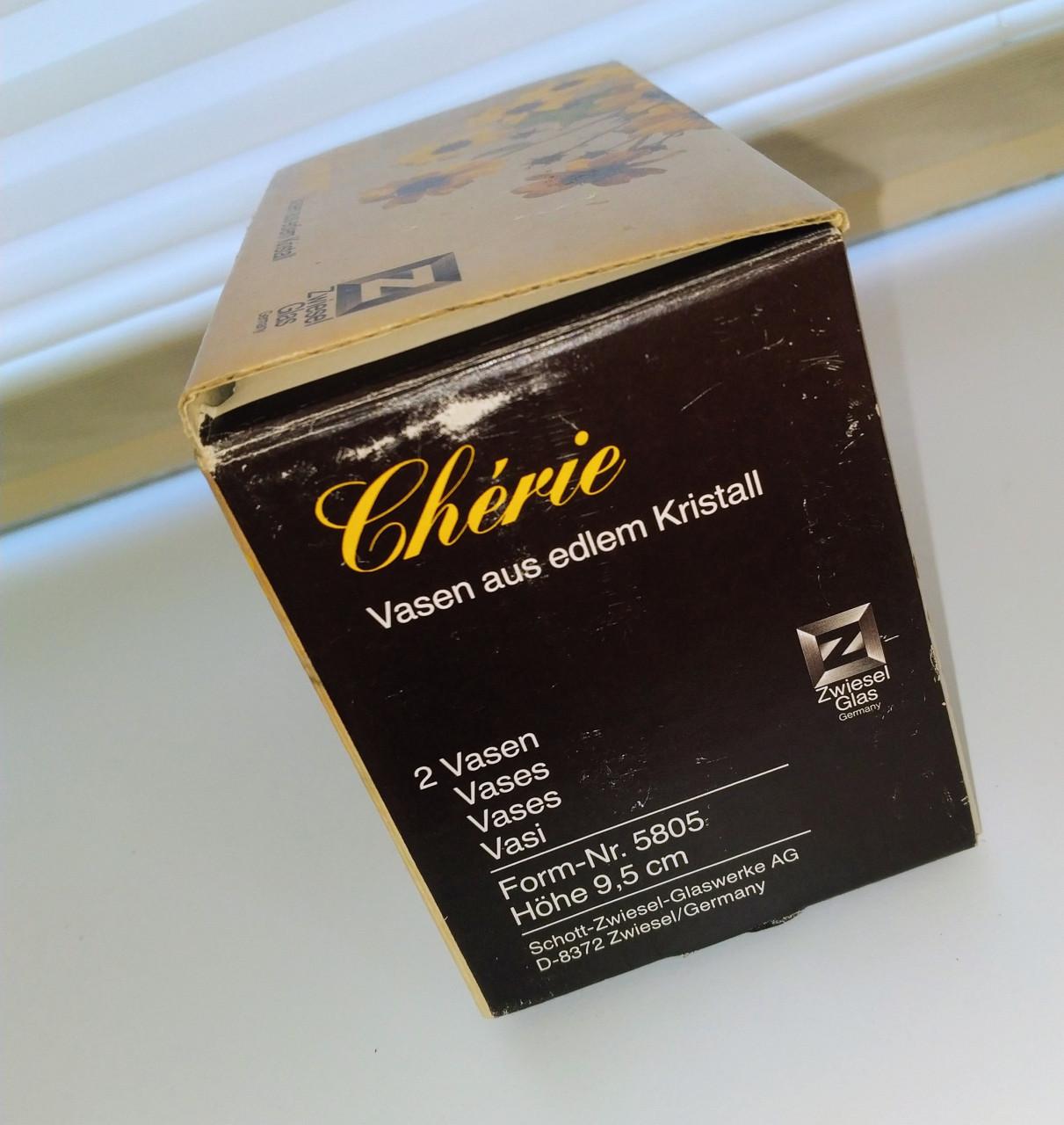 Set van twee glazen vaasjes