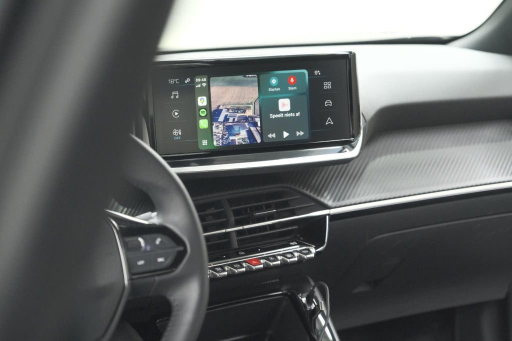 Peugeot E-2008 ev active 50 kwh | parkeersensoren | apple carplay | climate