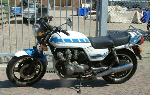 Gevraagd : bol dor 750-900 motoren  opknapper /sloop    onderdelen